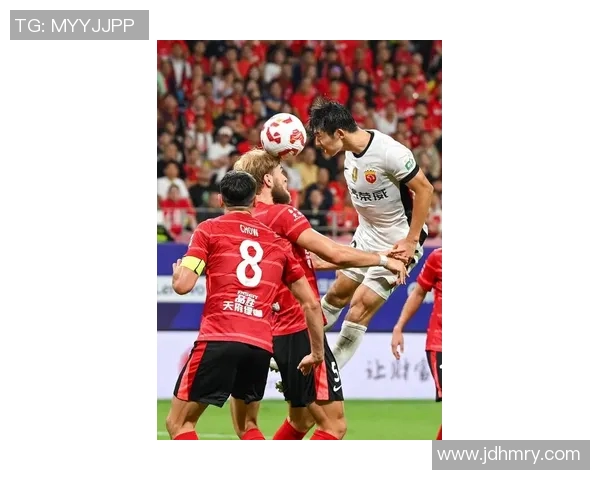 足球明星加盟中国联赛引发热潮球迷期待新赛季精彩表现 足球明星加盟中国联赛引发热潮球迷期待新赛季精彩表现