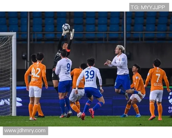 广州与武汉足球队对决赛后分析:比赛节奏与战术执行的深度探讨 广州与武汉足球队对决赛后分析:比赛节奏与战术执行的深度探讨