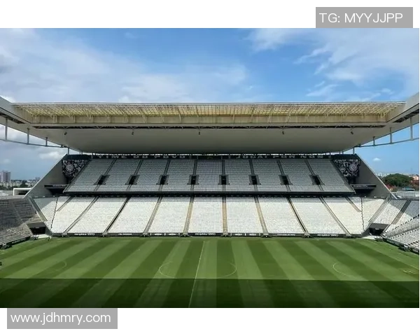 足球明星的抽象艺术之旅：在色彩与激情中重塑绿茵场的传奇瞬间